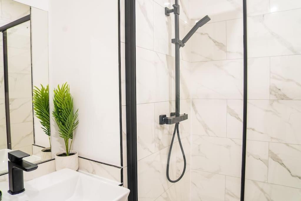 Five Star Boutique Studio Flat In London Eksteriør billede
