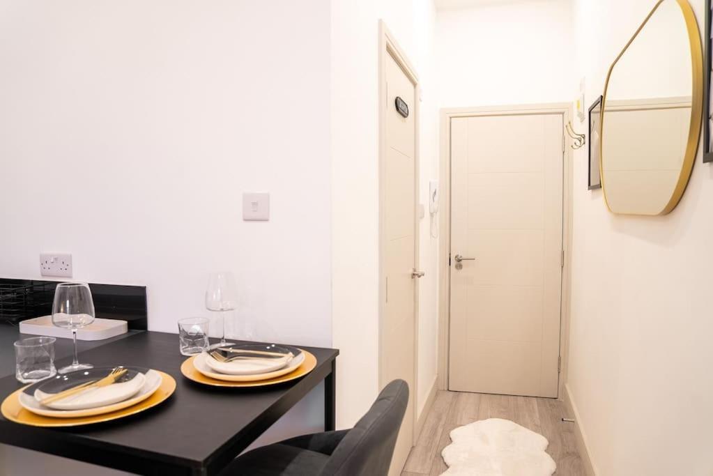 Five Star Boutique Studio Flat In London Eksteriør billede